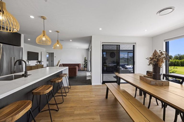 Photo of property in 8 Tikorangi Road East, Tikorangi, 4383