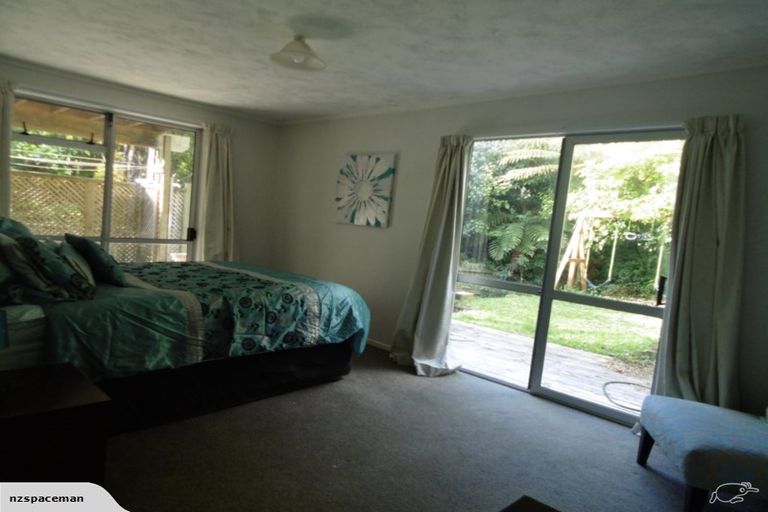 Photo of property in 4 Rokewa Way, Paparangi, Wellington, 6037