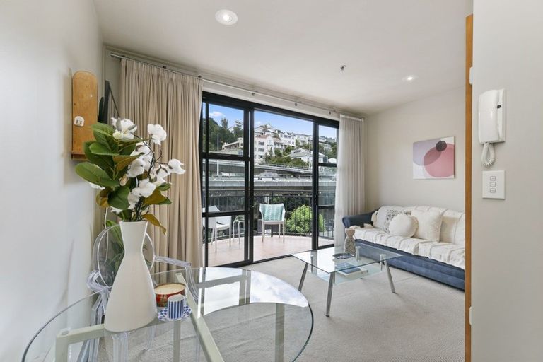 Photo of property in Atrium Towers, 1q/154 The Terrace, Wellington Central, Wellington, 6011