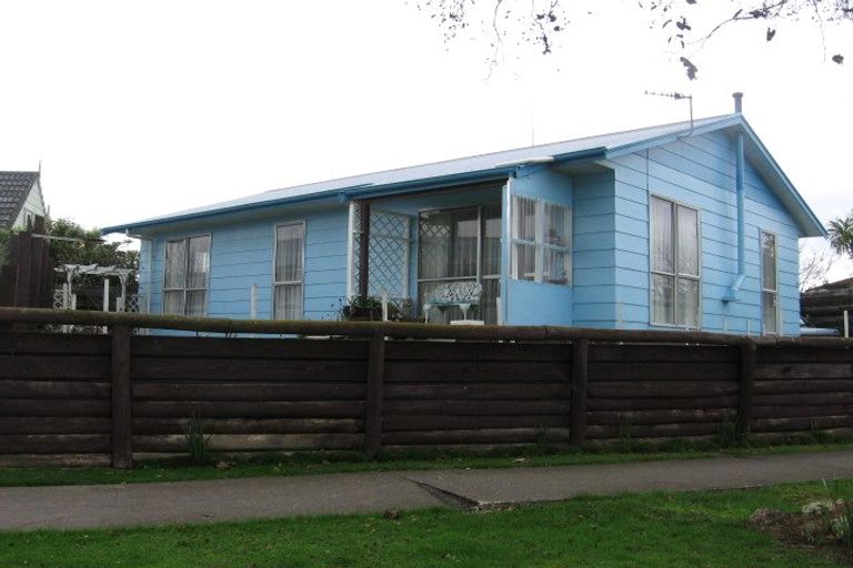 Photo of property in 4 Suzanne Grove, Kelvin Grove, Palmerston North, 4414