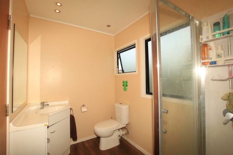 Photo of property in 1/7 Barbados Drive, Unsworth Heights, Auckland, 0632