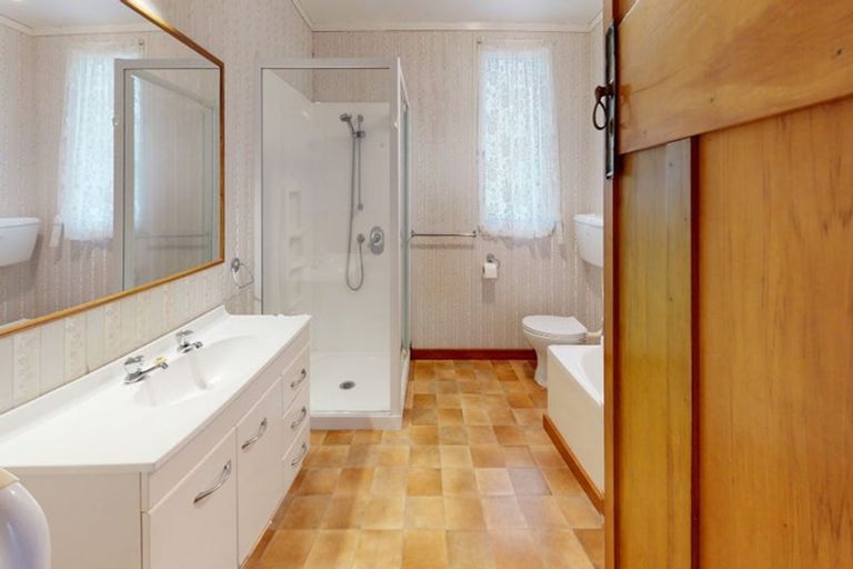 Photo of property in 28 Peakes Road, Saint Johns Hill, Whanganui, 4501