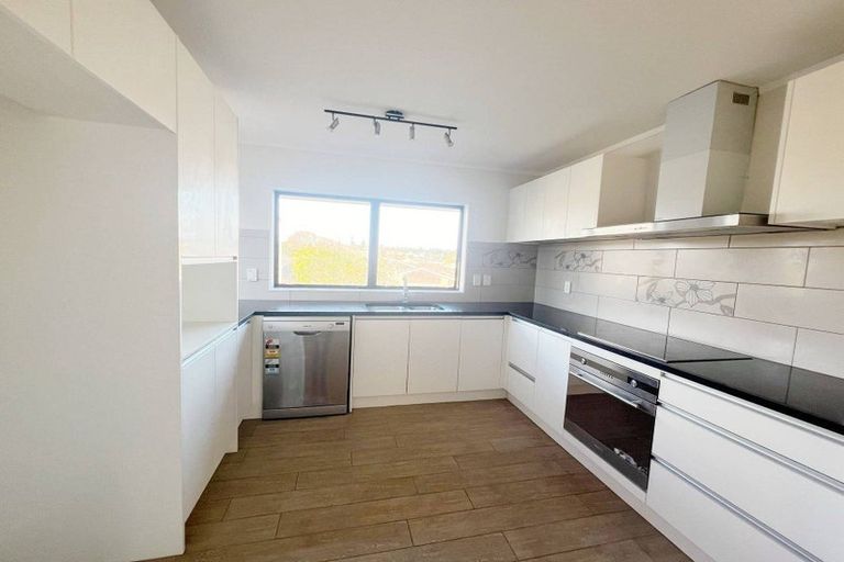 Photo of property in 2/9 Billabong Place, Botany Downs, Auckland, 2010