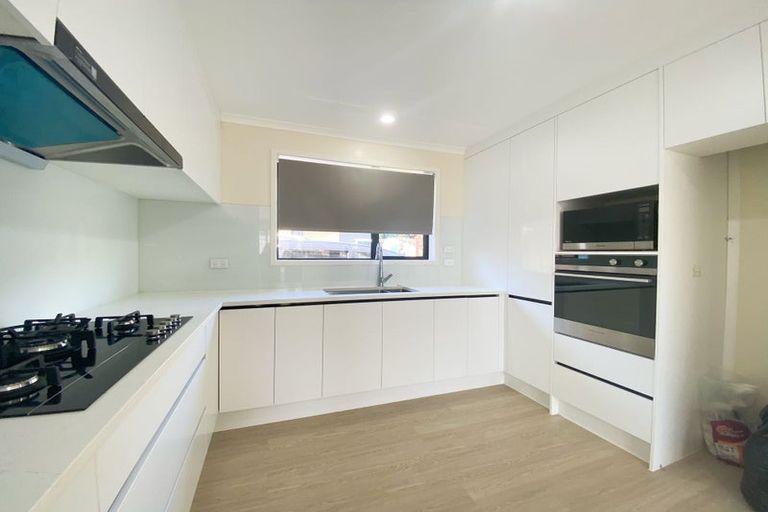 Photo of property in 21 Claywest Place, Glen Eden, Auckland, 0602