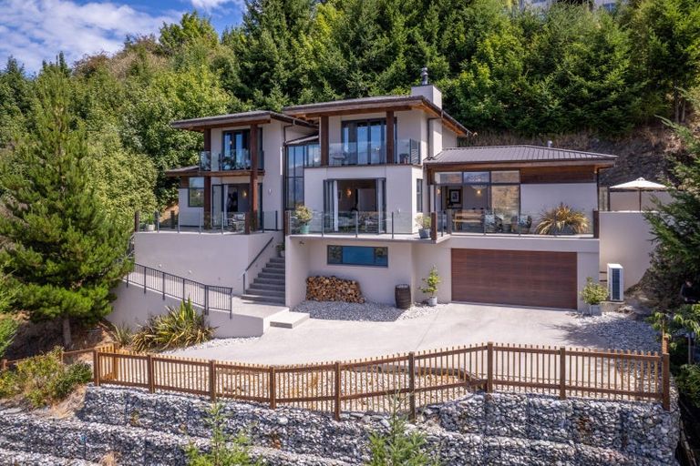 Photo of property in 32 Highview Terrace, Queenstown, 9300