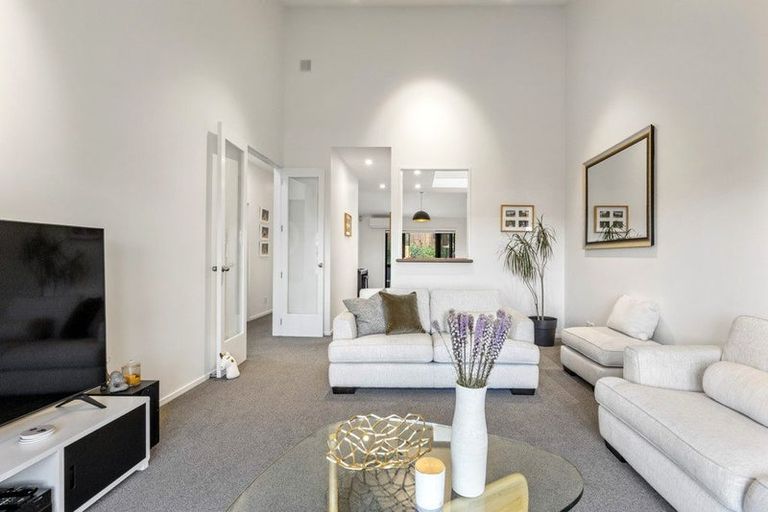 Photo of property in 10/8 Tobago Place, Sunnynook, Auckland, 0620