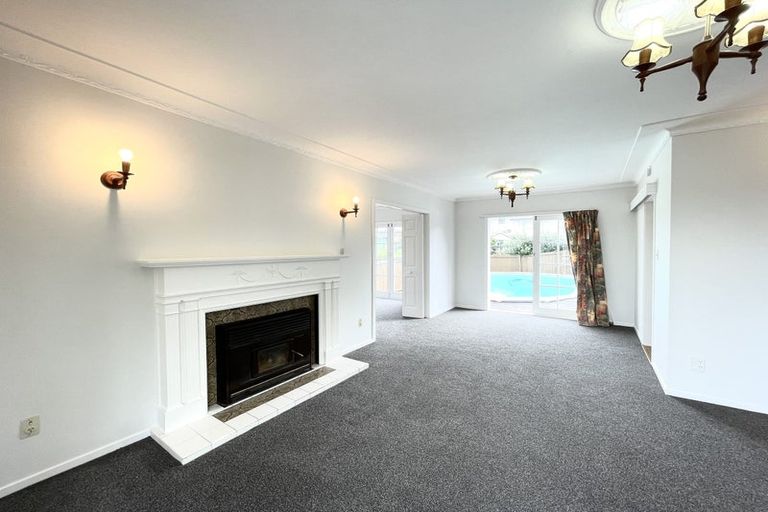 Photo of property in 2 South Pacific Place, Henderson, Auckland, 0612