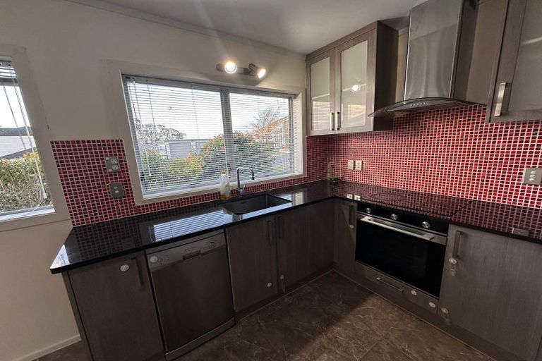 Photo of property in 2/136 Chivalry Road, Glenfield, Auckland, 0629