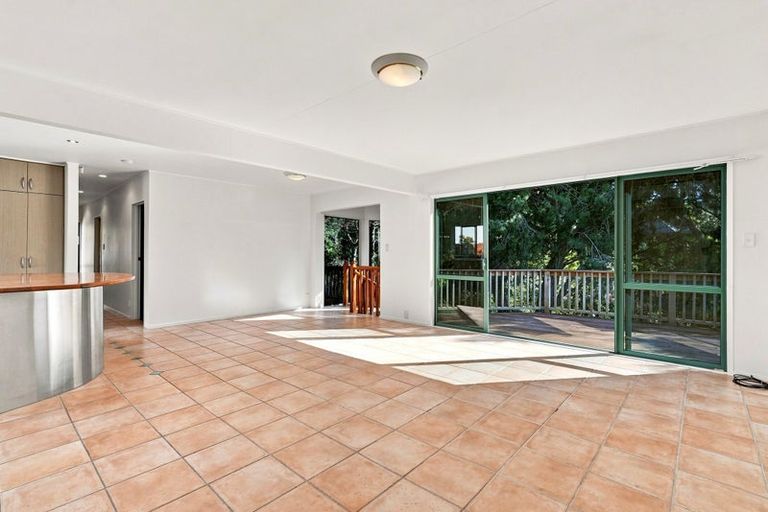 Photo of property in 1/11 Saddleback Rise, Murrays Bay, Auckland, 0630