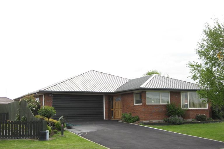 Photo of property in 24 Lowe Place, Rangiora, 7400