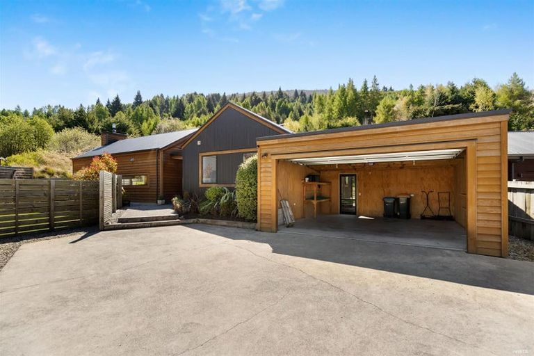 Photo of property in 16 Harrys Close, Arthurs Point, Queenstown, 9371