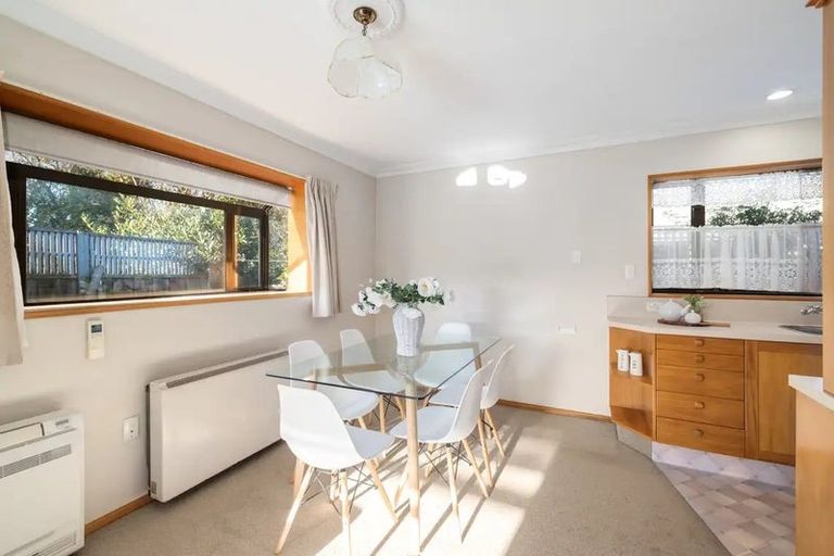 Photo of property in 2/47a Main Road, Redcliffs, Christchurch, 8081