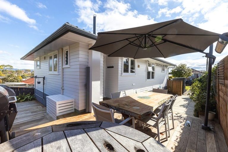 Photo of property in 58 Vodanovich Road, Te Atatu South, Auckland, 0610