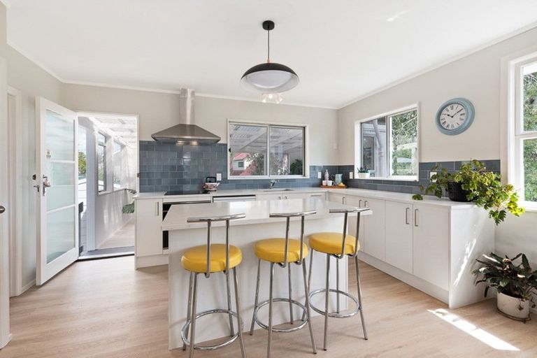 Photo of property in 42a Woodglen Road, Glen Eden, Auckland, 0602