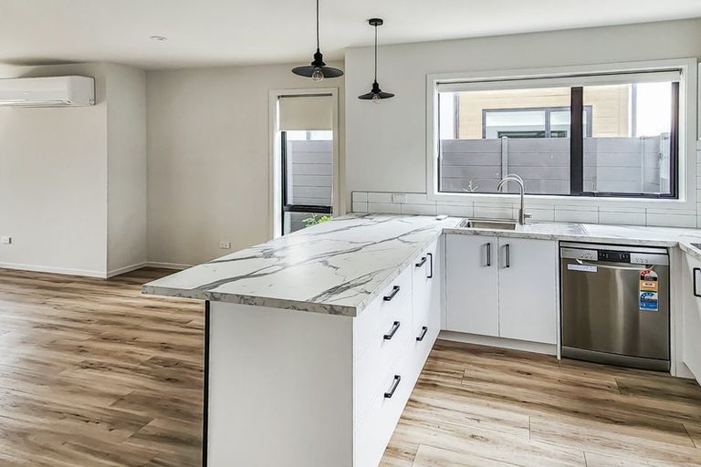 Photo of property in 37 Pipi Place, Levin, 5510