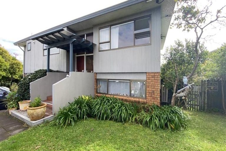 Photo of property in 859 Beach Road, Waiake, Auckland, 0630