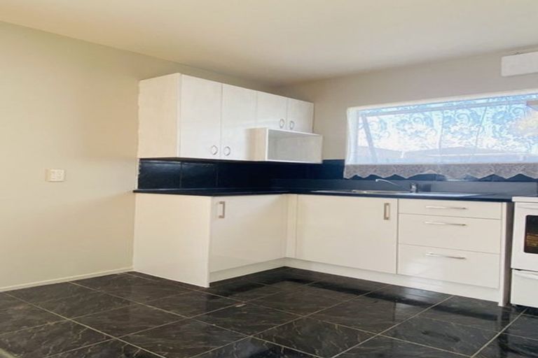 Photo of property in 82 Sykes Road, Weymouth, Auckland, 2103