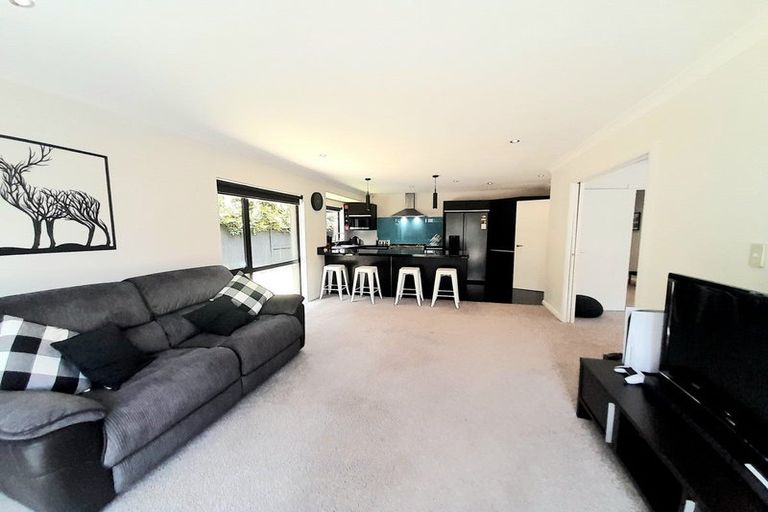 Photo of property in 5 D'urville Place, Kelvin Grove, Palmerston North, 4414