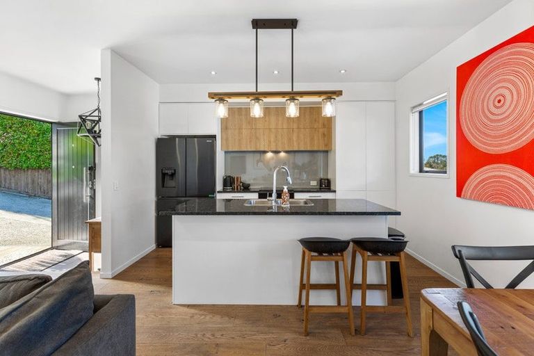 Photo of property in 24 Edgerton Road, Te Atatu Peninsula, Auckland, 0610