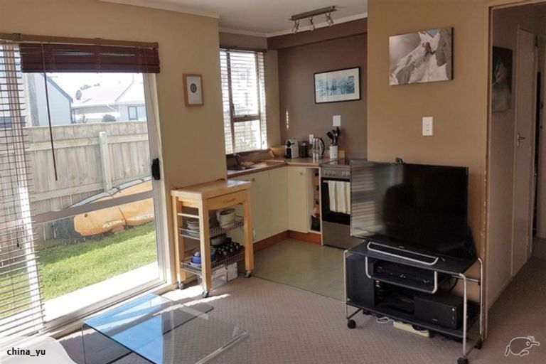 Photo of property in 1/102 Lyall Parade, Lyall Bay, Wellington, 6022