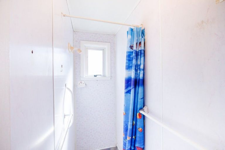 Photo of property in 12 Beach Street, Tangimoana, 4822