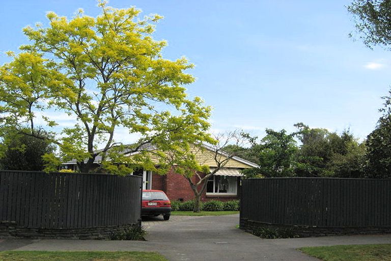Photo of property in 285 Memorial Avenue, Burnside, Christchurch, 8053