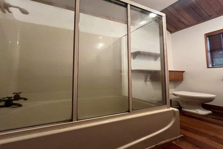 Photo of property in 11 Richmond Hill, Glenside, Wellington, 6037