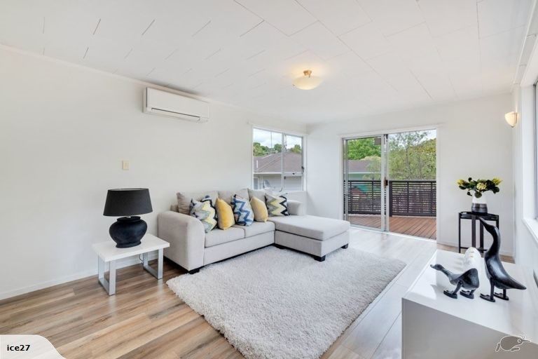 Photo of property in 12 Topliss Drive, Northcross, Auckland, 0632