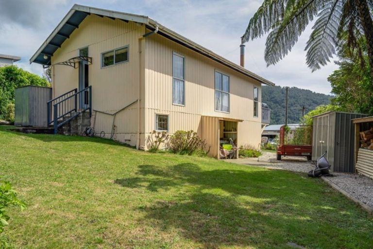 Photo of property in 6 Orchard Lane, Okiwi Bay, French Pass, 7193