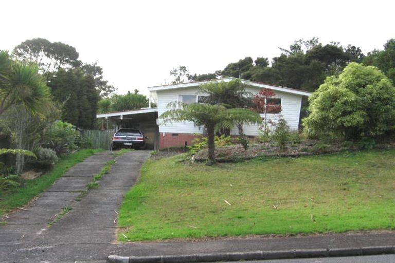 Photo of property in 11 Easter Parade, Glen Eden, Auckland, 0602