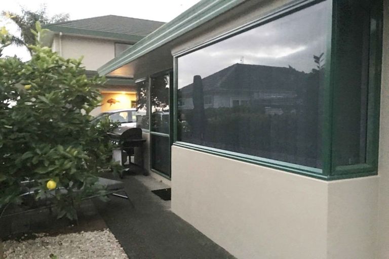 Photo of property in 25 Shelly Beach Parade, Cockle Bay, Auckland, 2014