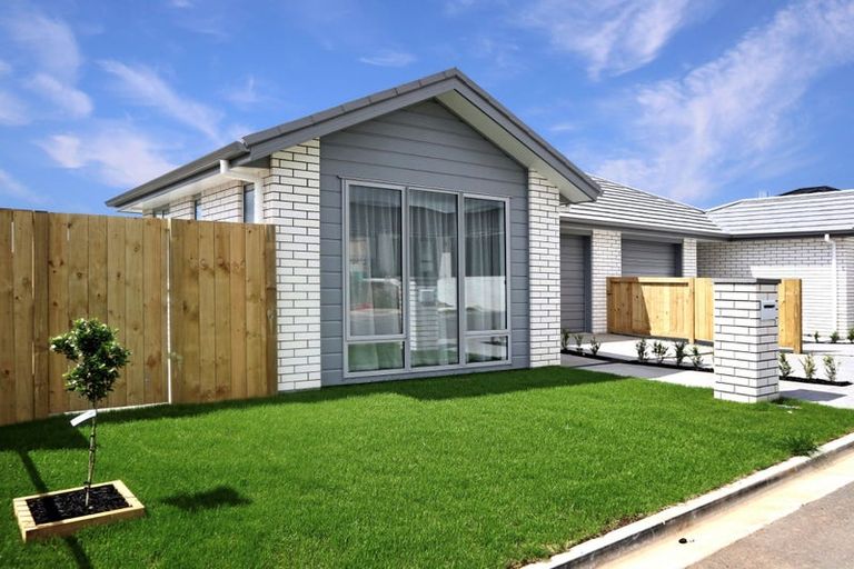 Photo of property in 2/4 Bostonkip Crescent, Fitzroy, Hamilton, 3282