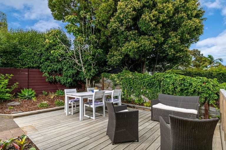 Photo of property in 2/6 Palawan Place, Torbay, Auckland, 0630