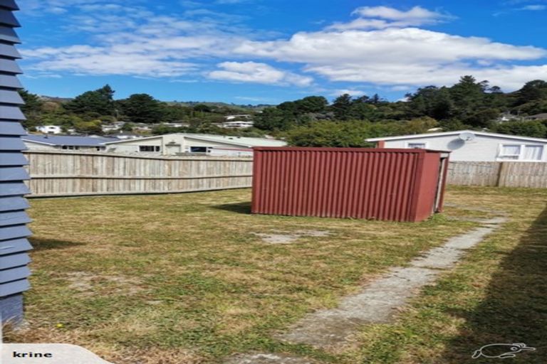 Photo of property in 35 Hanson Grove, Stokes Valley, Lower Hutt, 5019