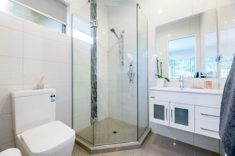 Photo of property in 12 Midhurst Avenue, Henderson, Auckland, 0612