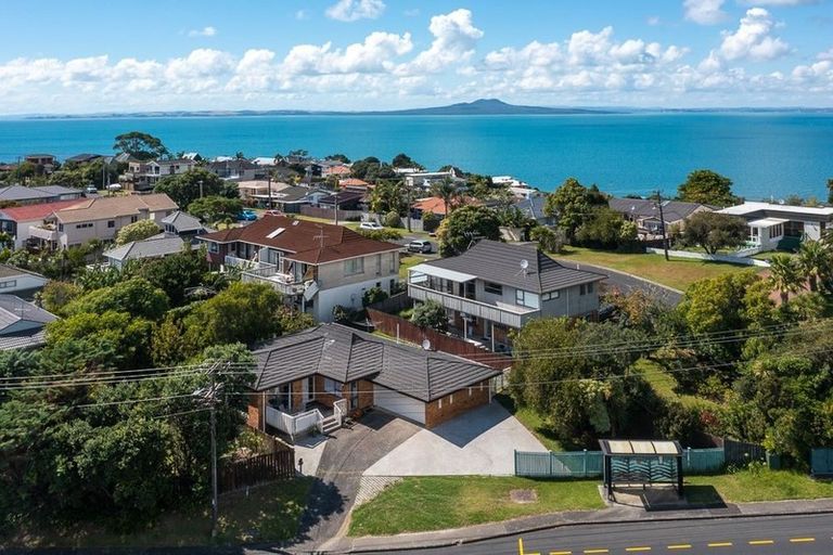 Photo of property in 859 Beach Road, Waiake, Auckland, 0630