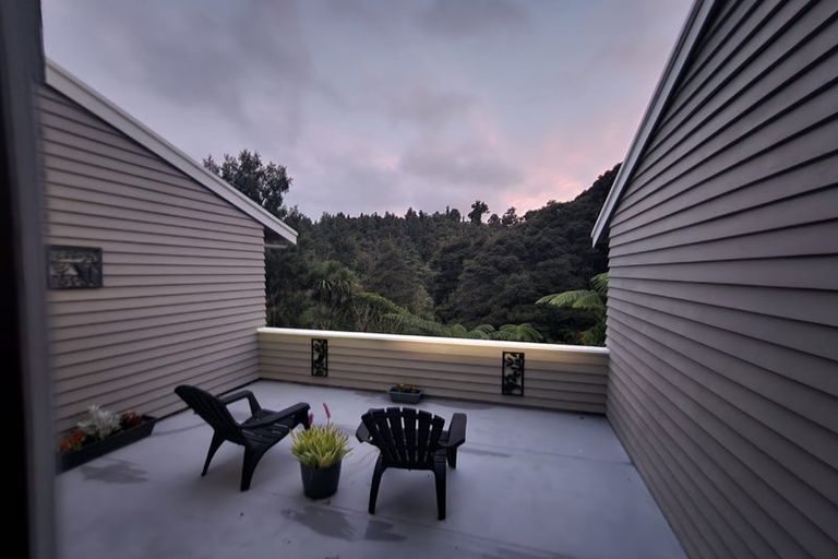 Photo of property in 47 Rimu Road, Oratia, Auckland, 0604