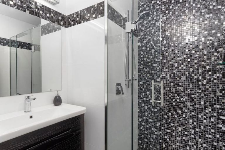 Photo of property in 31a Beechwood Road, Rothesay Bay, Auckland, 0630