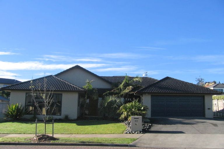 Photo of property in 43 Newbliss Crescent, East Tamaki Heights, Auckland, 2016