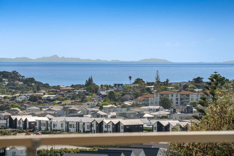 Photo of property in 20 Whangaparaoa Road, Red Beach, 0932