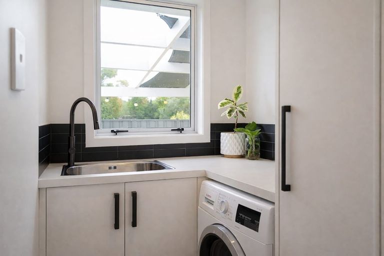 Photo of property in 9 Shanly Street, Waipawa, 4210