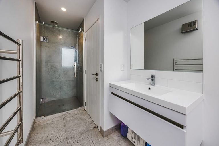 Photo of property in 17b Cessna Crescent, Mangere, Auckland, 2022