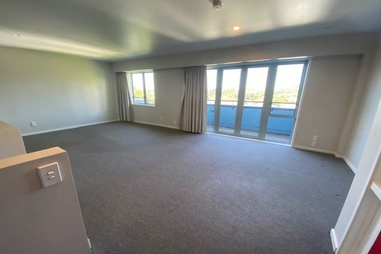 Photo of property in 2/93a Kelburn Parade, Kelburn, Wellington, 6012