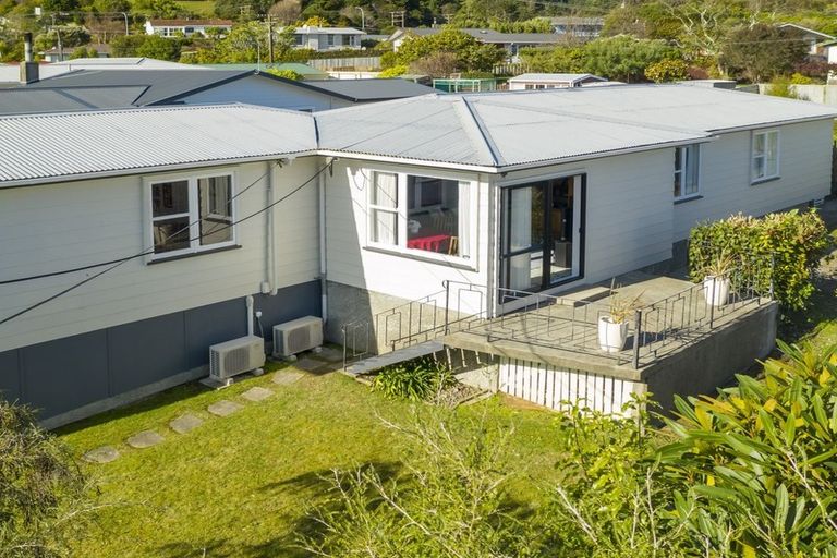 Photo of property in 46 Kaitawa Crescent, Paraparaumu, 5032
