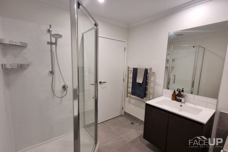 Photo of property in 32/1 Scott Road, Hobsonville, Auckland, 0616