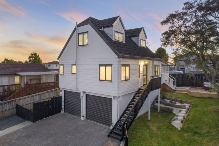 Photo of property in 1/136 Bradbury Road, Botany Downs, Auckland, 2010