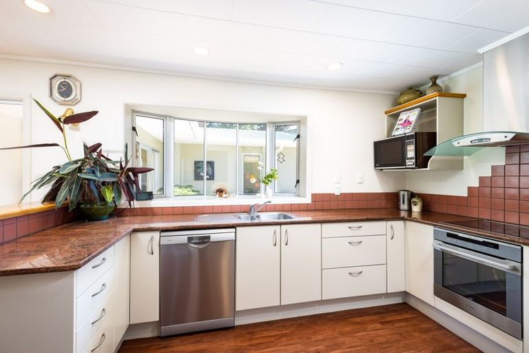 Photo of property in 172a Mangorei Road, Merrilands, New Plymouth, 4312