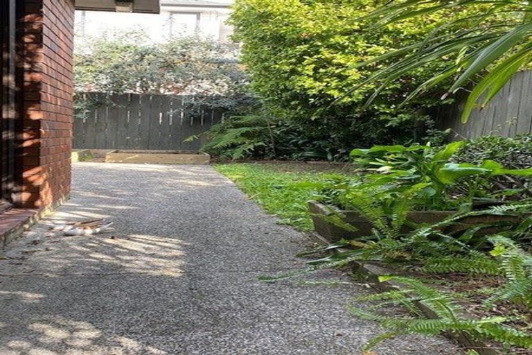 Photo of property in 2b Braemar Road, Castor Bay, Auckland, 0620