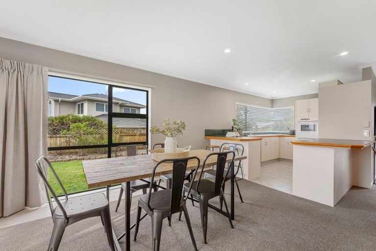 Photo of property in 23 Greenwood Place, Fitzherbert, Palmerston North, 4410