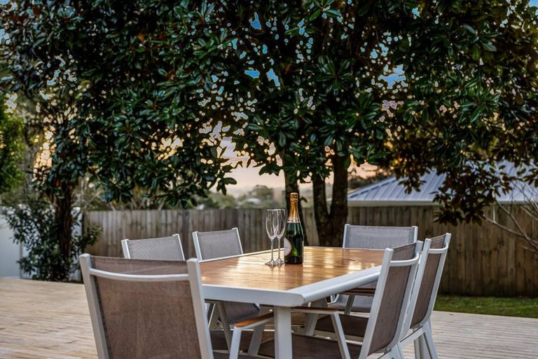 Photo of property in 18 Outlook Road, Greenhithe, Auckland, 0632